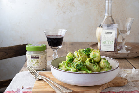 Immagine della ricetta Conchiglioni con broccoli e crema di anacardi pelati 100%