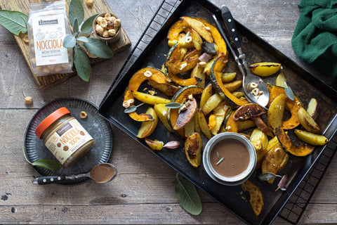 Zucca e patate al forno con salvia e dressing alla crema di nocciole 100%