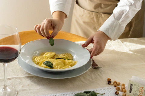 Ravioli con ricotta e nocciole tostate