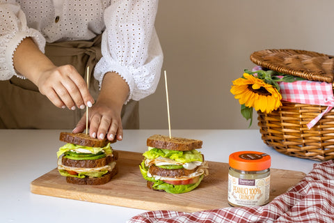 Immagine della ricetta Sandwich da picnic con petto di pollo e Peanuci crunchy